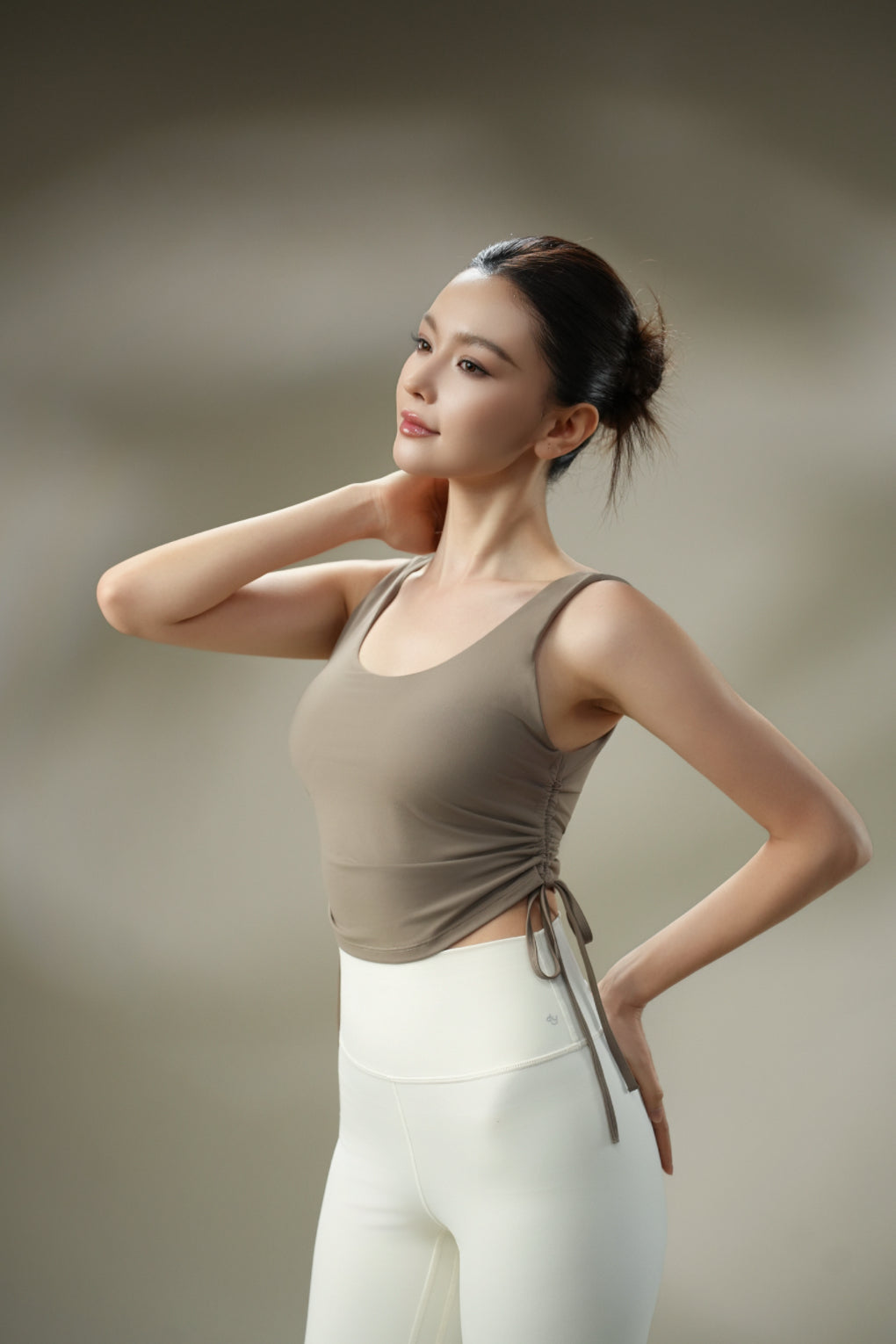 DY 設計感抽繩u領背心 Dramstring padded vest