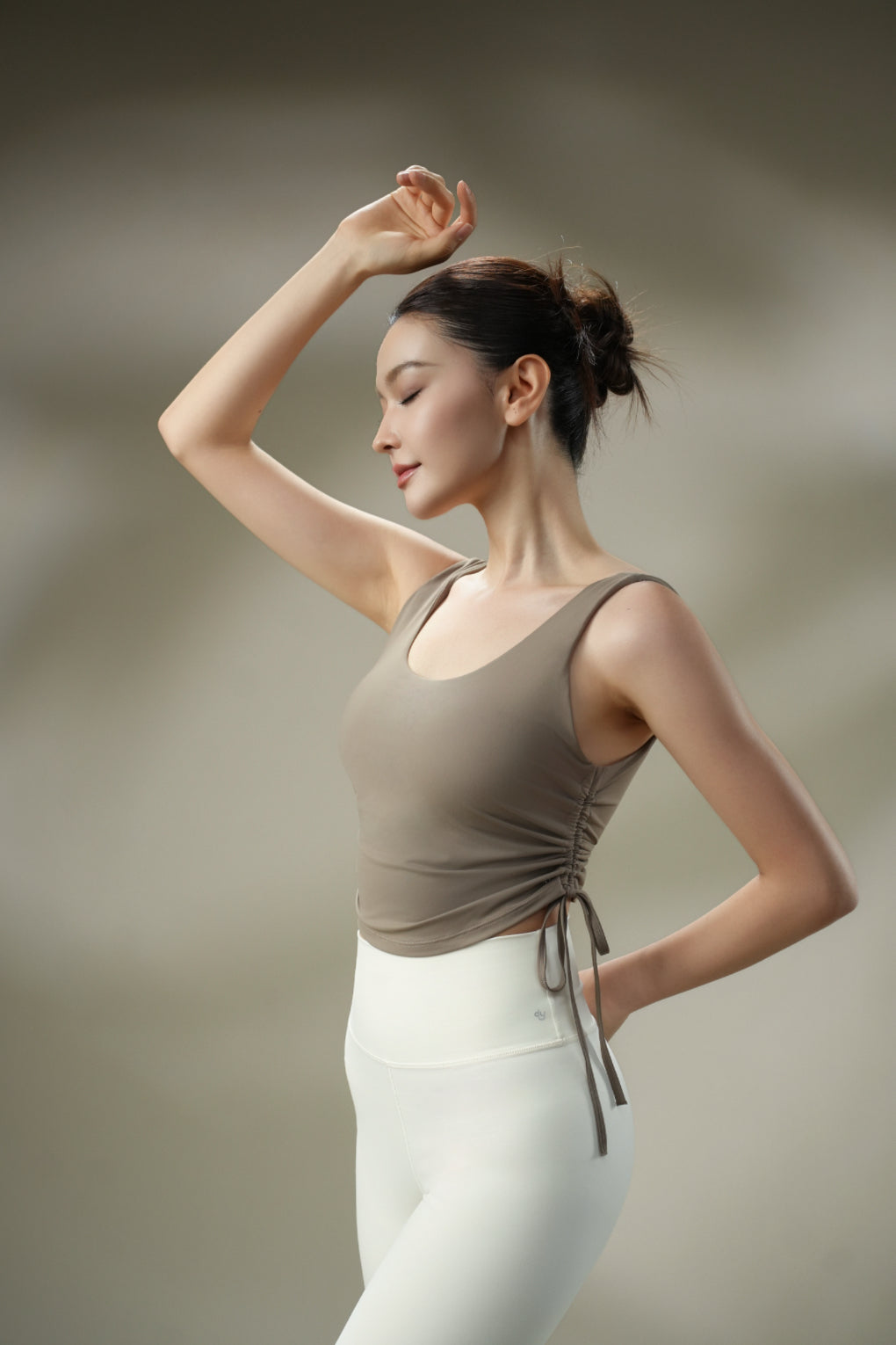 DY 設計感抽繩u領背心 Dramstring padded vest