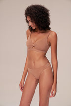 DY 輕透扭結造型運動內衣ESSENTIAL FRONT  KNOT BRA TOP
