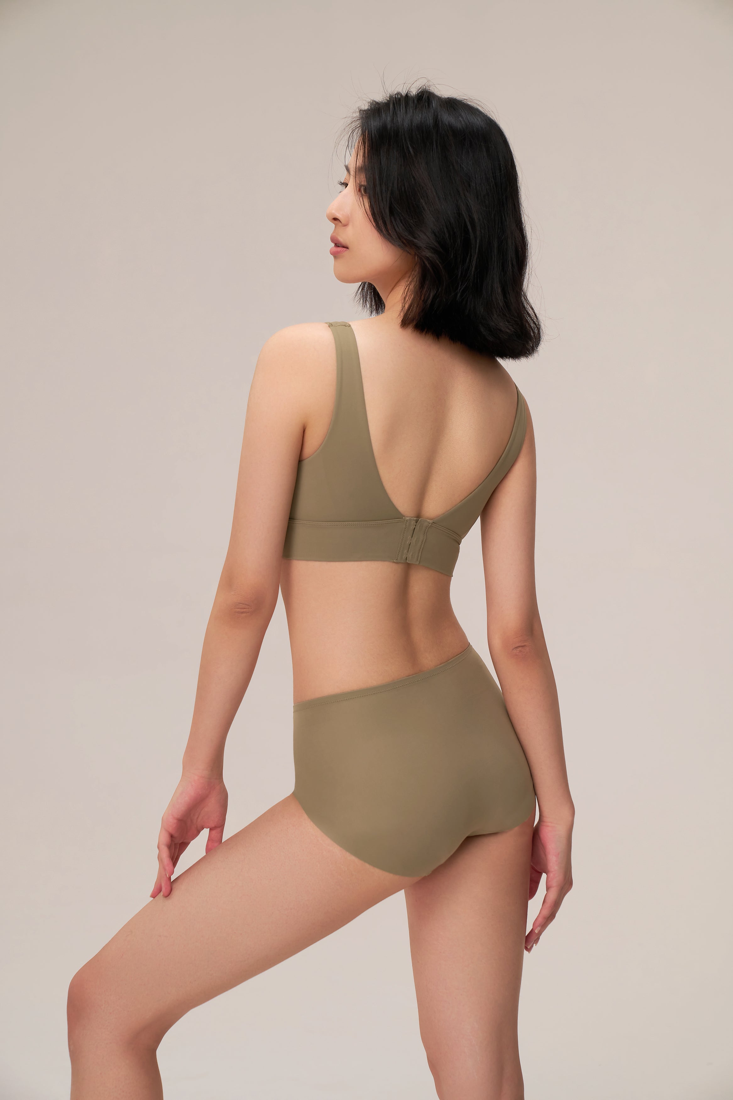 DY  深v美背運動內衣 V-NECK Bra Light support