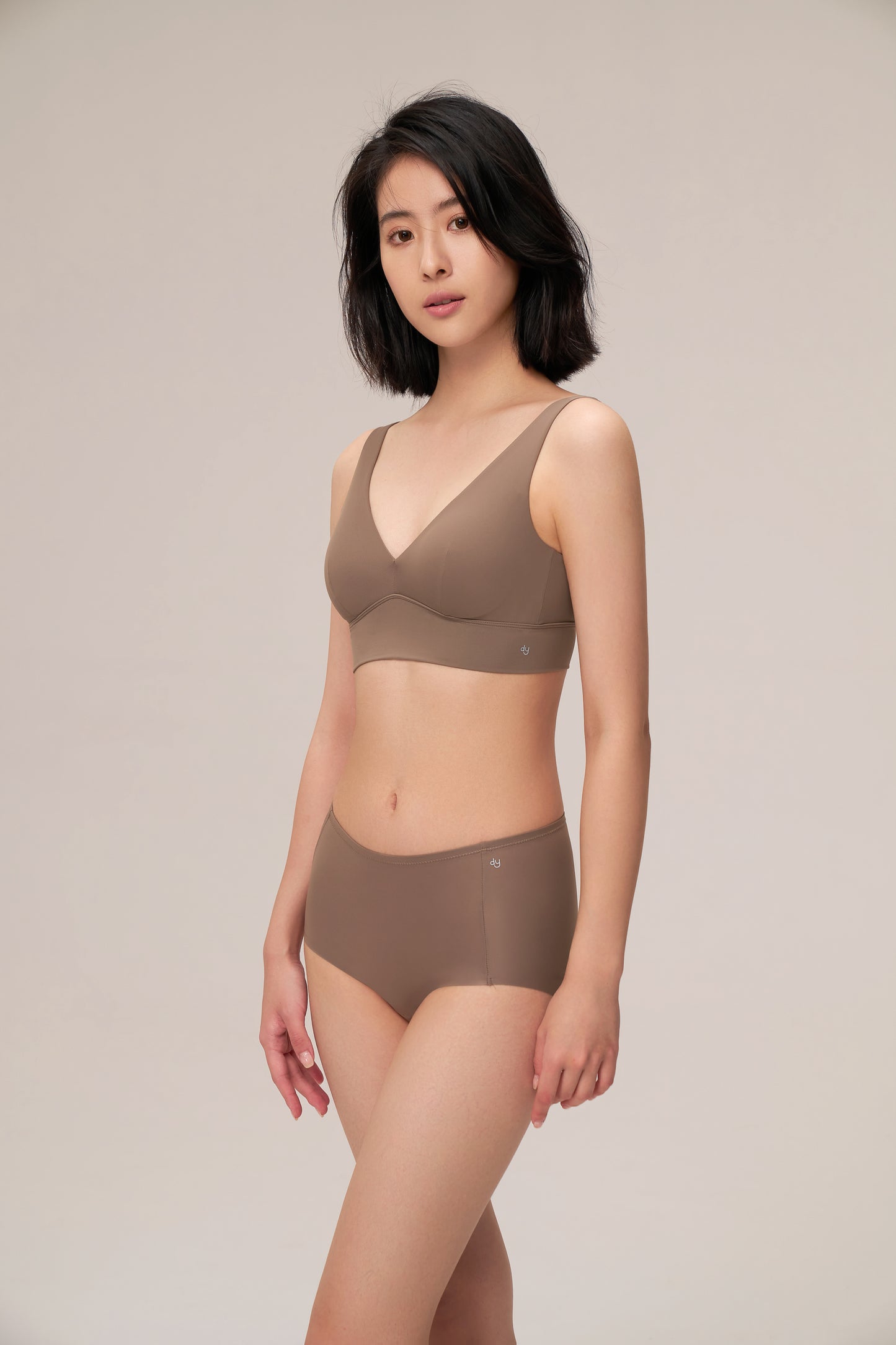 DY  深v美背運動內衣 V-NECK Bra Light support