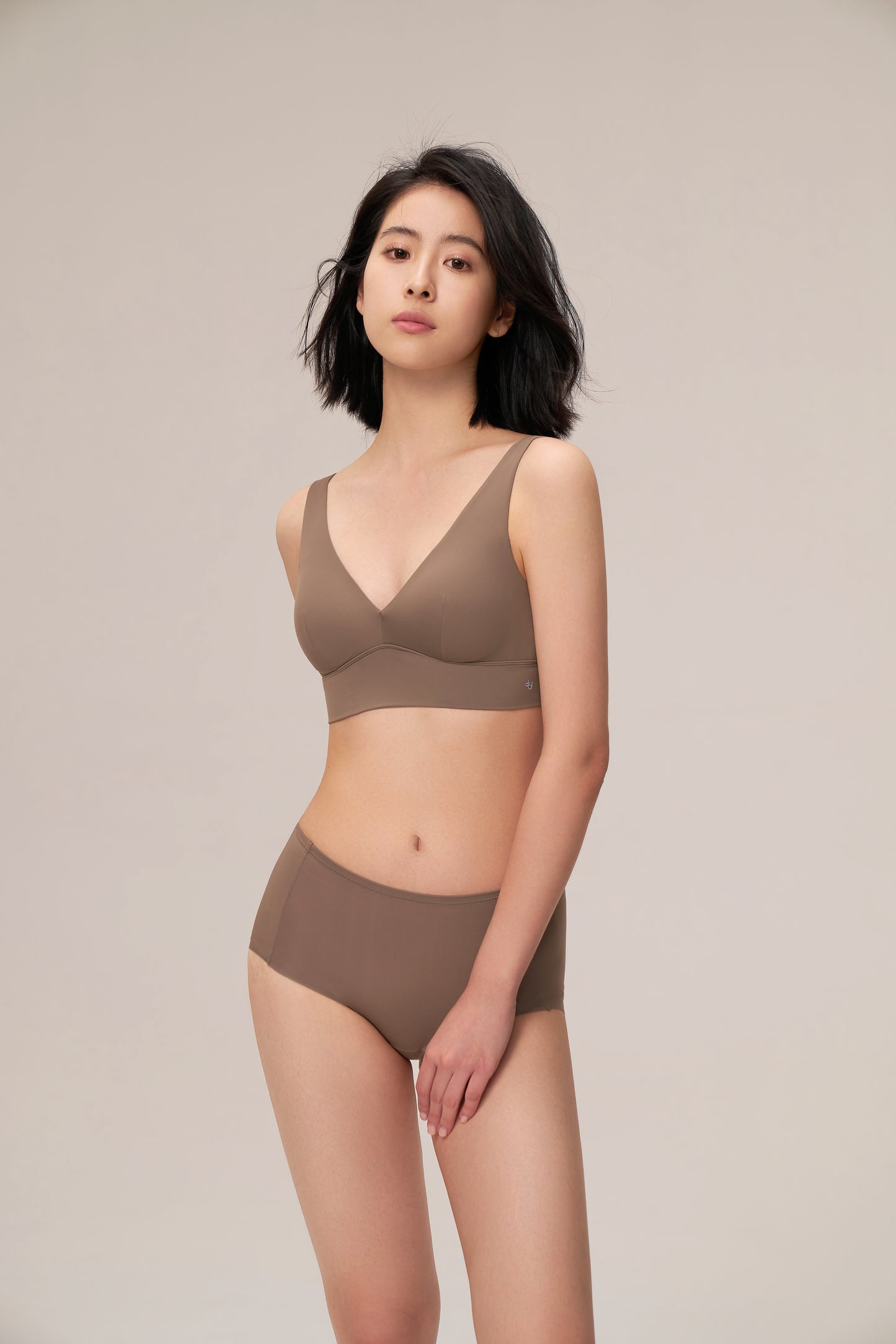 DY  深v美背運動內衣 V-NECK Bra Light support