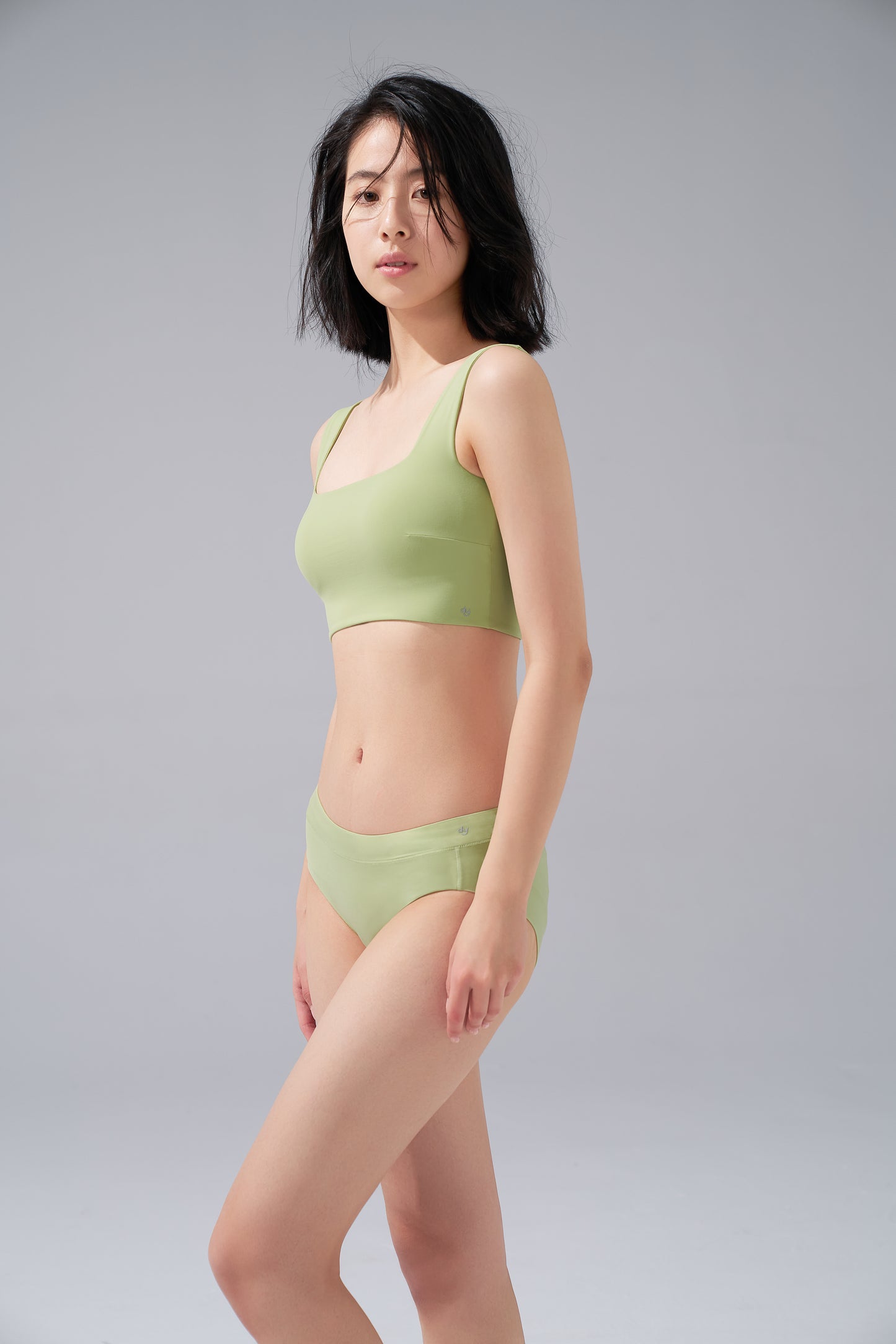 DY 多巴胺寬肩帶舒適運動內衣 ESSENTIAL SQUARE NECK BRA TOP