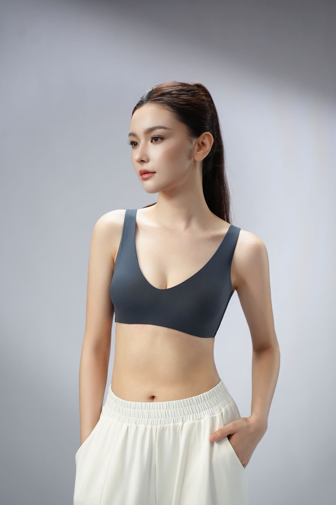 DY 大U背胸後扭結運動上衣