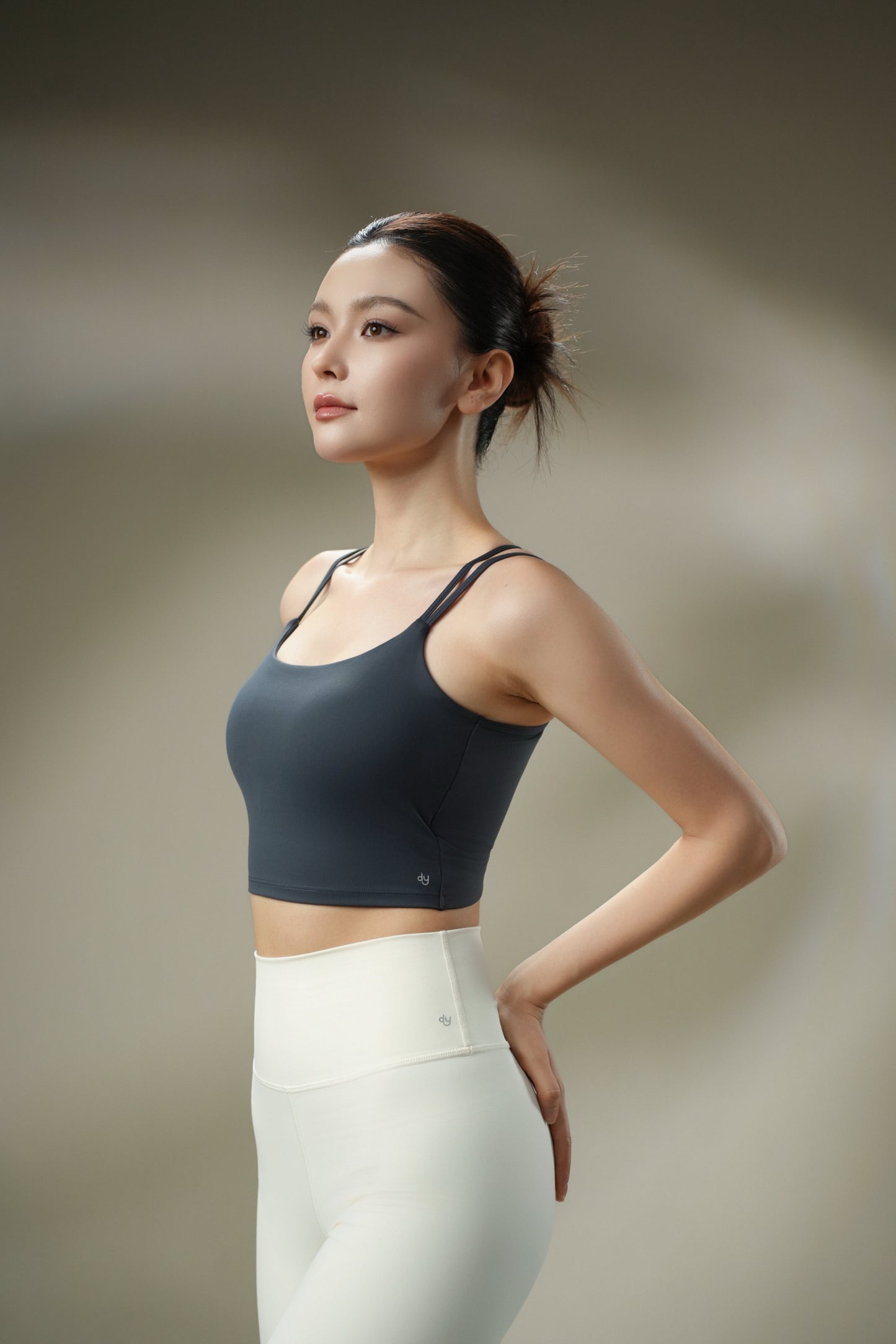 DY 雙細肩帶扭結美背運動短上衣