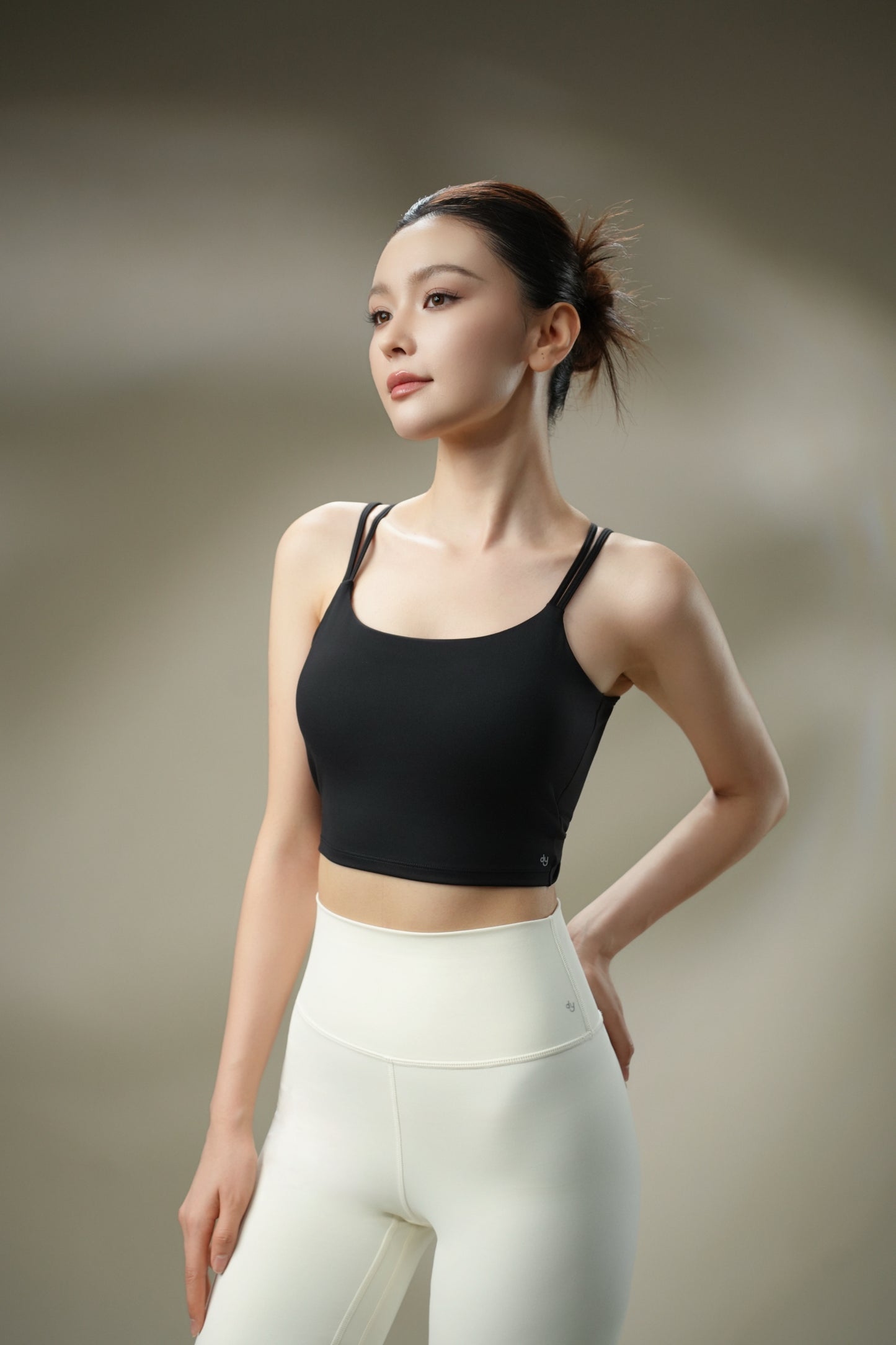 DY 雙細肩帶扭結美背運動短上衣