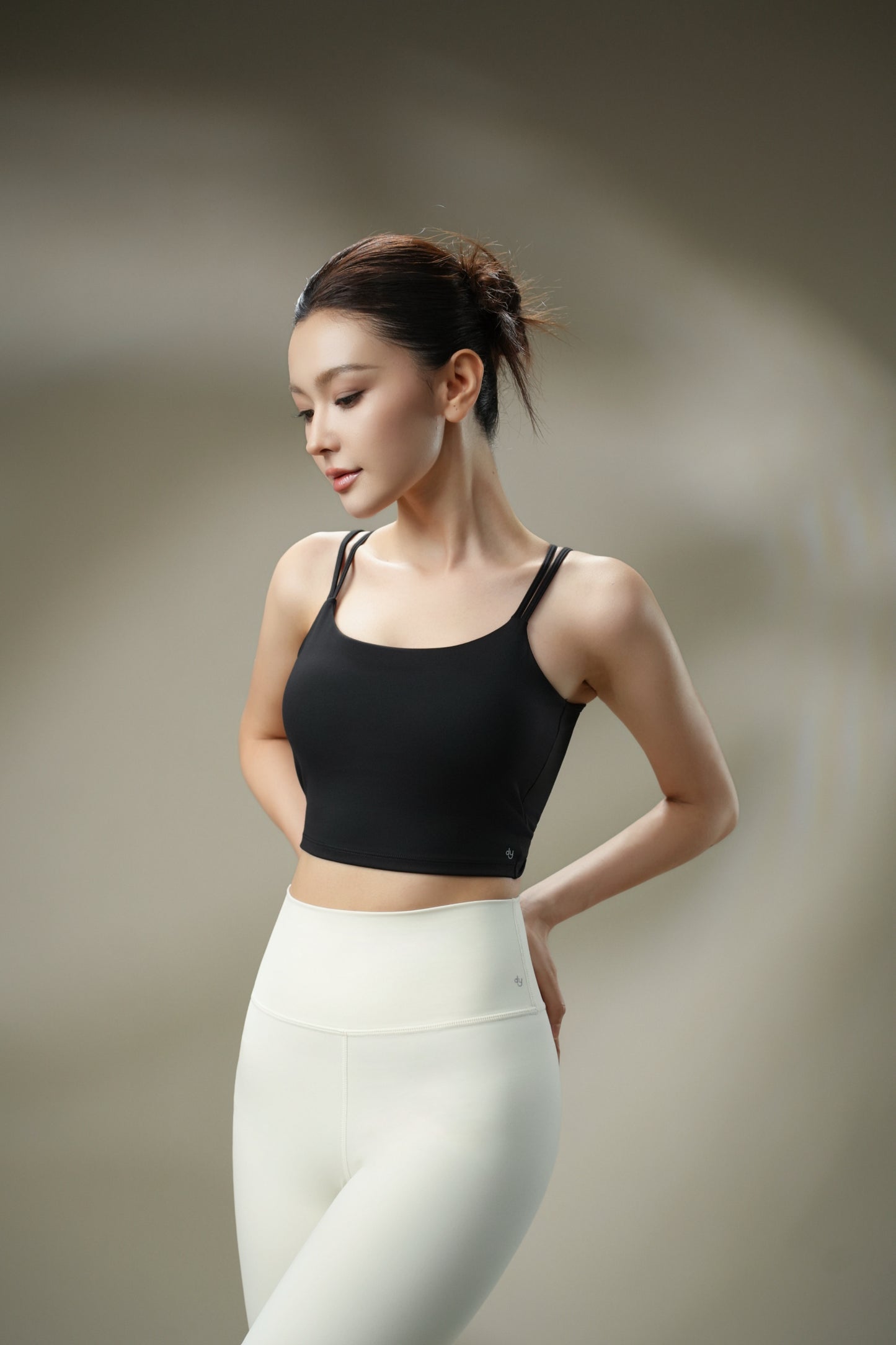 DY 雙細肩帶扭結美背運動短上衣
