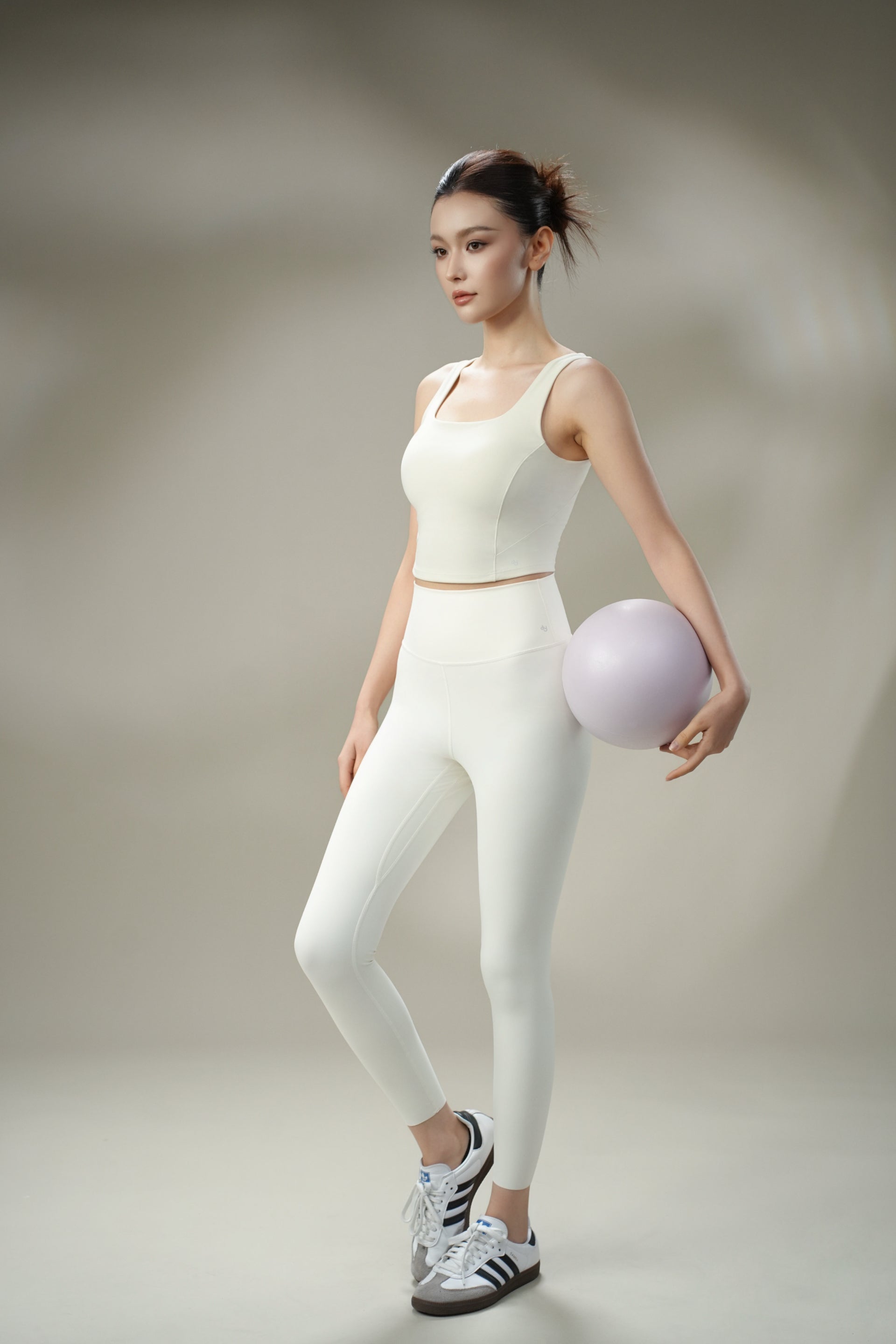 DY 法式方領U型美背運動上衣